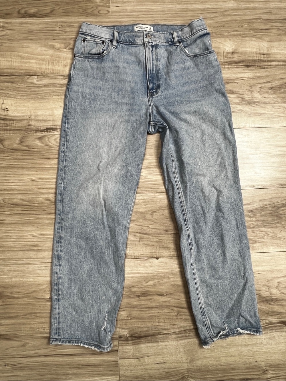 Abercrombie & Fitch Ultra High Rise 90s Straight Jean Blue Size 31/12 Short